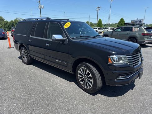 Used 2016 Lincoln Navigator L Select AWD/4WD image 3