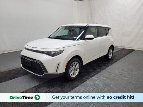 Used 2025 Kia Soul LX image 1
