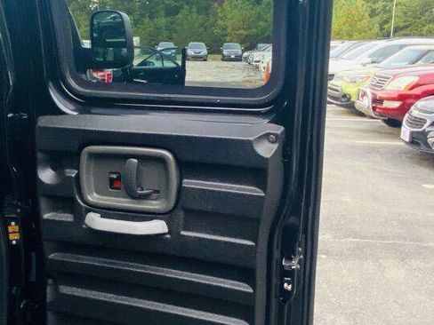 Used 2010 Chevrolet Express 1500 image 12