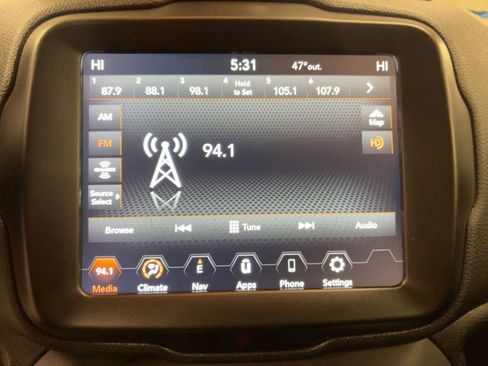 Used 2023 Jeep Renegade Latitude image 24