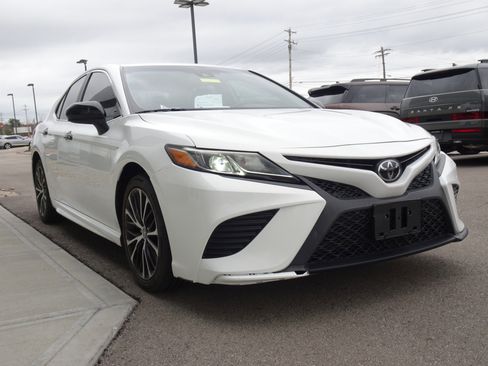 Used 2020 Toyota Camry SE image 6