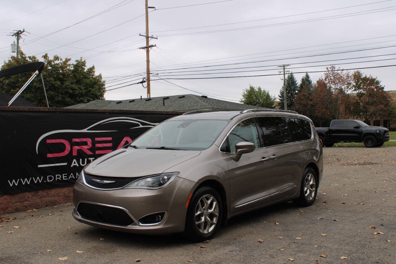 Used 2018 Chrysler Pacifica Limited FWD image 1