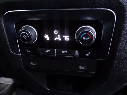 Used 2022 Chevrolet Suburban Premier image 13