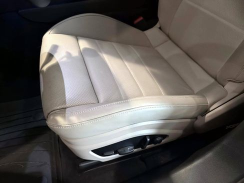 Used 2025 Porsche Panamera RWD image 20