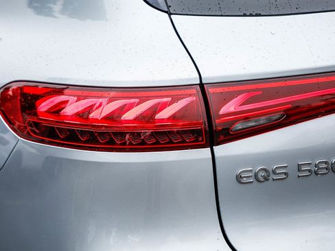 Used 2023 Mercedes-Benz EQS 580 4MATIC SUV image 8