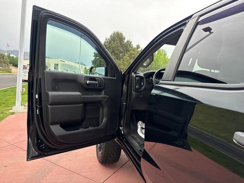 Used 2019 Chevrolet Silverado 1500 Custom Trail Boss w/ Custom Convenience Package AWD/4WD image 10