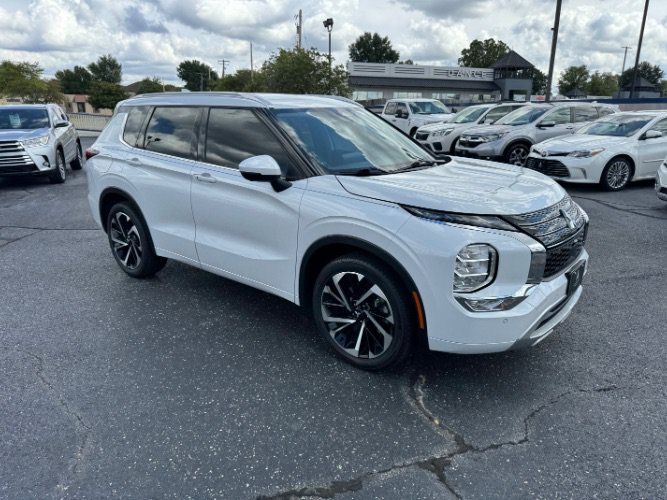 Used 2023 Mitsubishi Outlander SEL FWD image 9