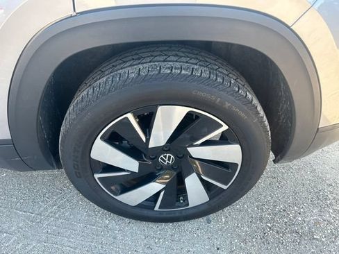 Used 2024 Volkswagen Atlas Cross Sport SE w/ Panoramic Sunroof Package AWD/4WD image 20