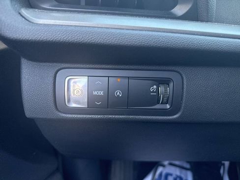 Used 2025 Chevrolet Traverse LT FWD image 27