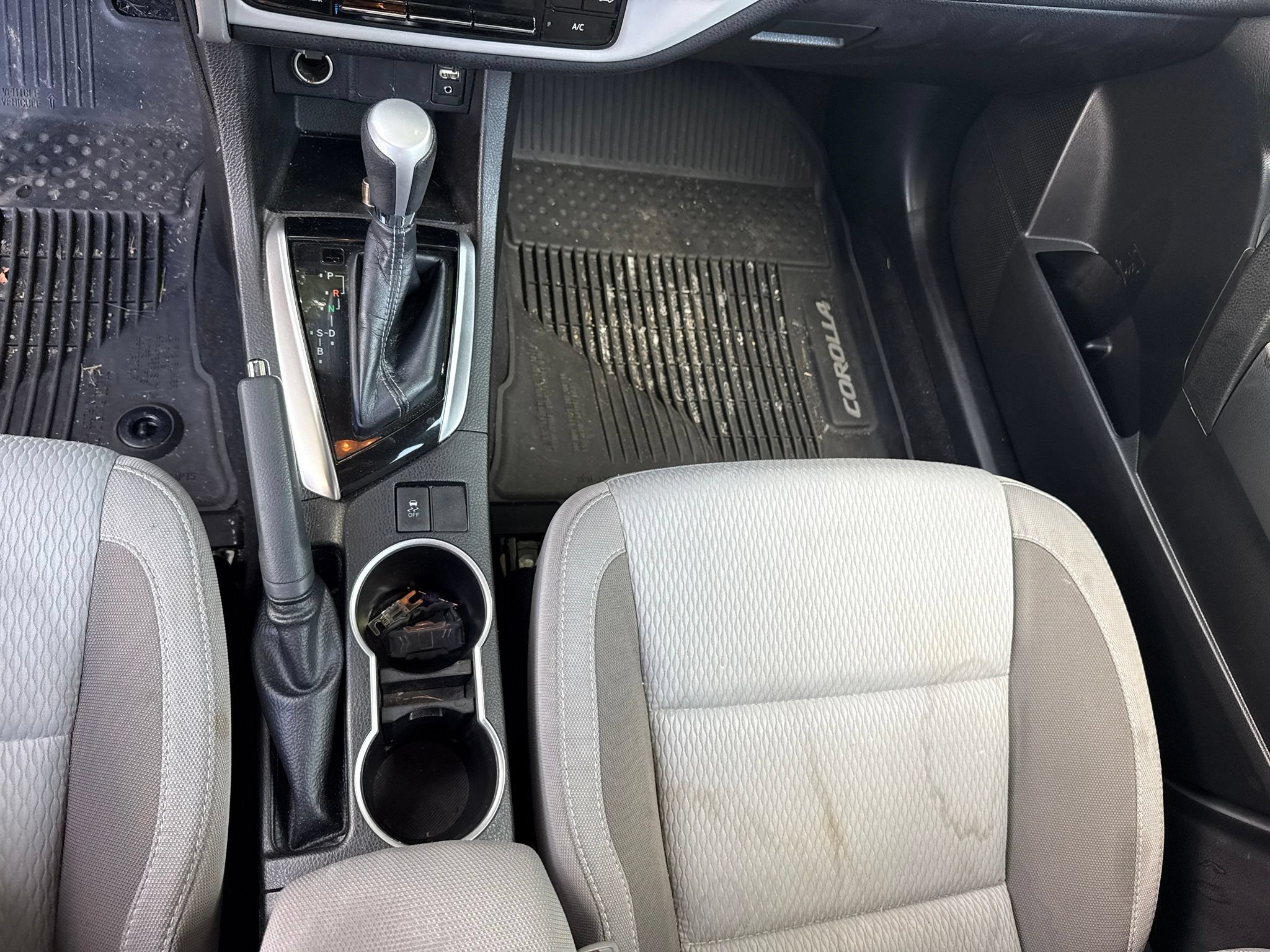 Used 2018 Toyota Corolla LE FWD image 19