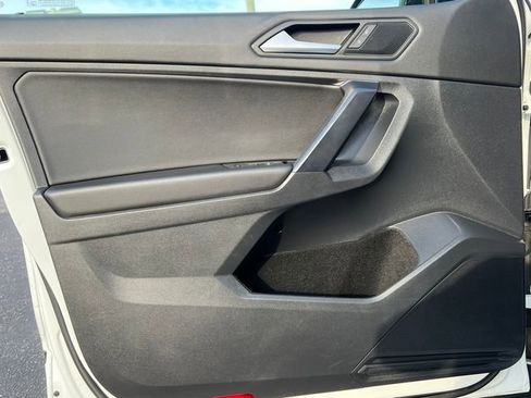 Used 2021 Volkswagen Tiguan SE R-Line image 16