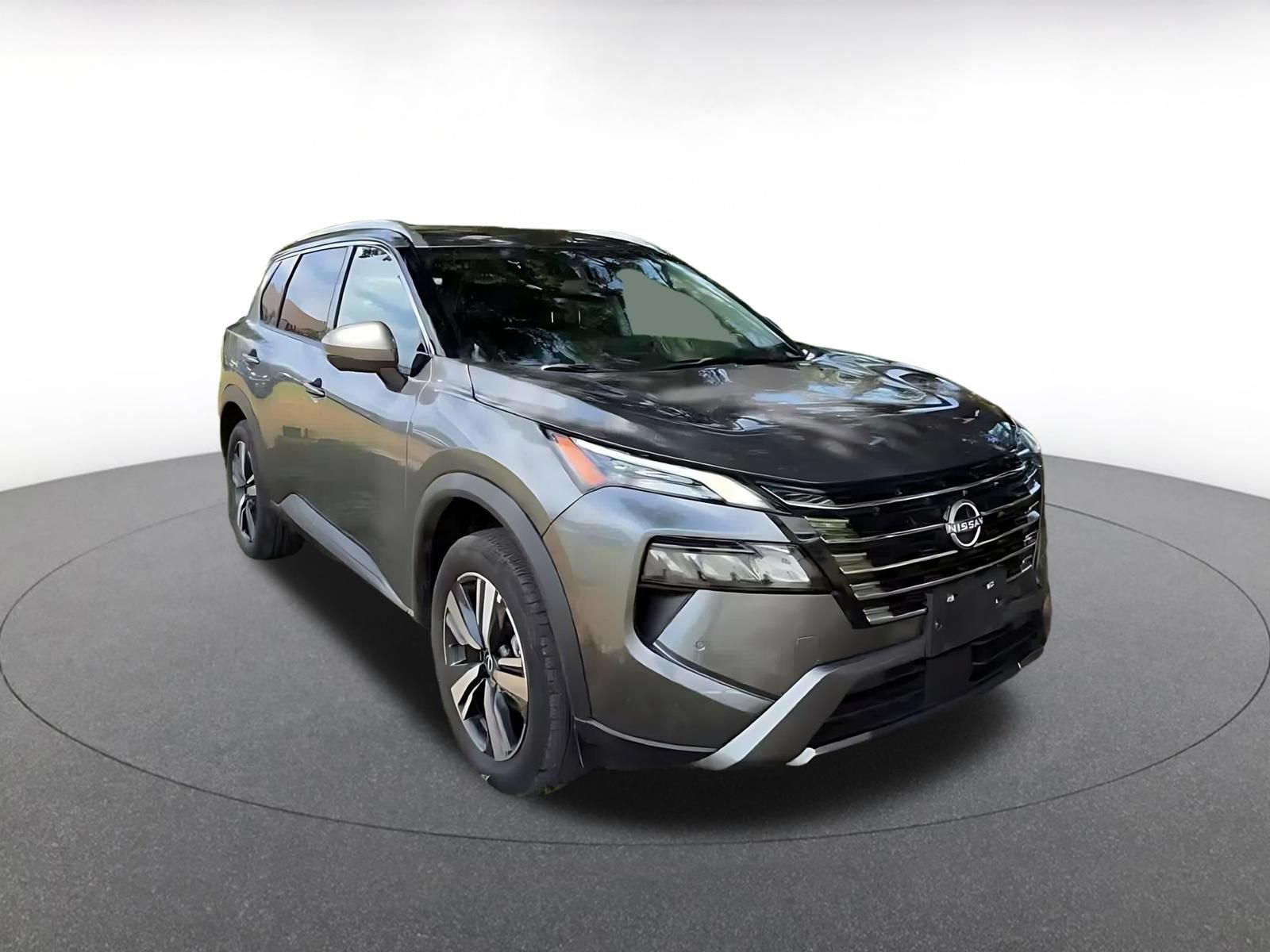 Used 2026 Nissan Rogue SL AWD/4WD image 3