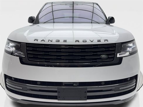 Used 2023 Land Rover Range Rover SE image 4