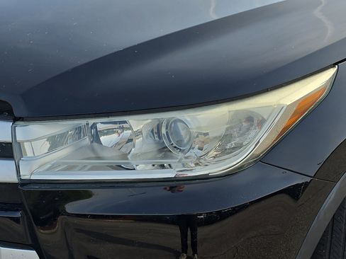 Used 2018 Toyota Highlander LE FWD image 31