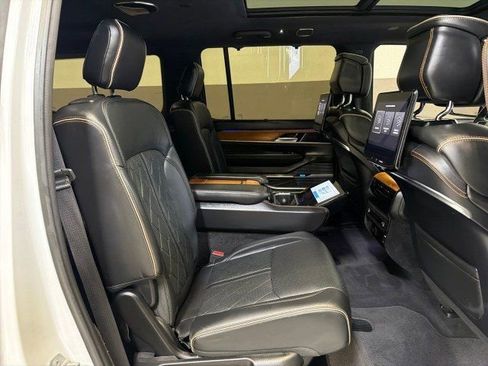 Used 2022 Jeep Grand Wagoneer Series III w/ Rear Seat Video Group 1 AWD/4WD image 48