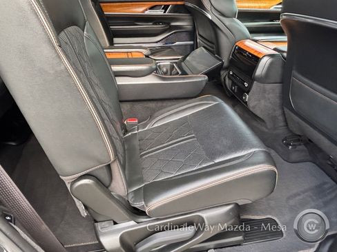 Used 2022 Jeep Grand Wagoneer Series III image 13