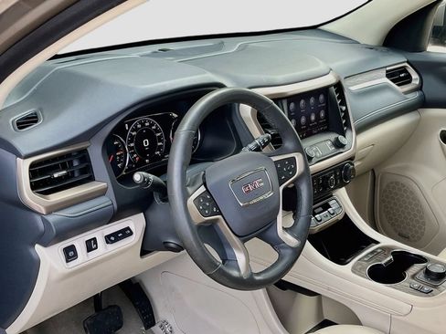 Used 2023 GMC Acadia Denali w/ Denali Technology Package FWD image 9