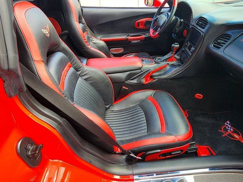 Used 2004 Chevrolet Corvette Coupe w/ Roof Package RWD image 25