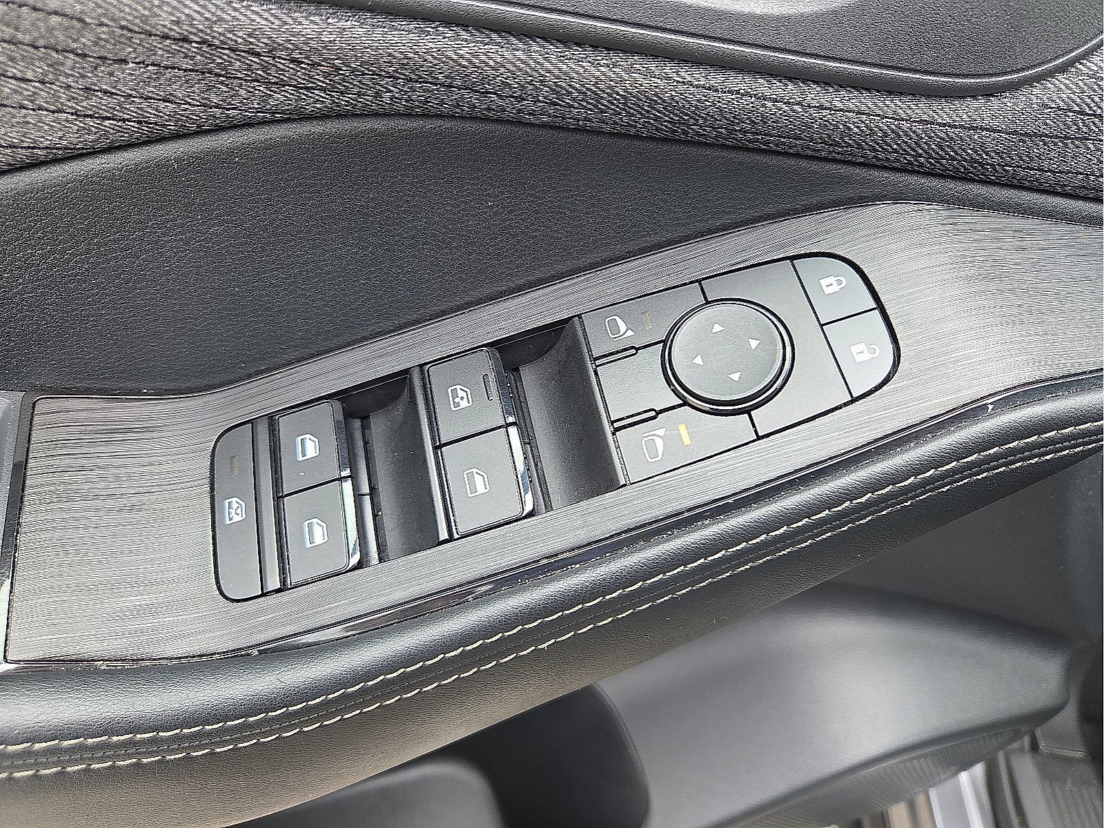 Used 2023 Nissan Rogue SV AWD/4WD image 15