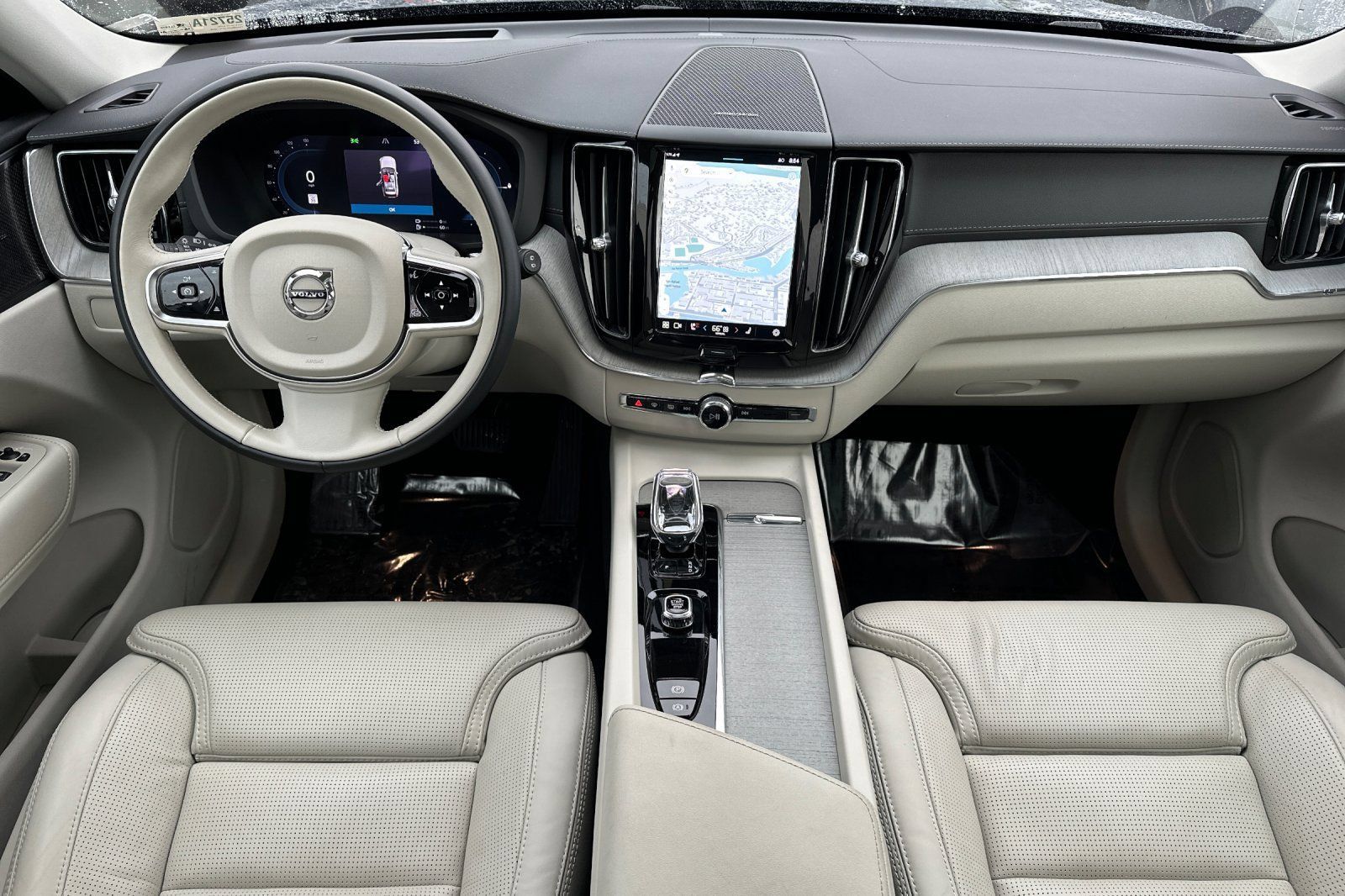 Used 2020 Volvo XC90 T8 Momentum w/ Protection Package AWD/4WD image 3