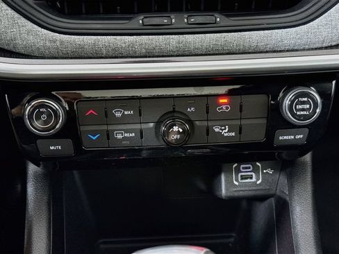 Used 2022 Jeep Compass Latitude w/ Sun and Sound Group AWD/4WD image 15