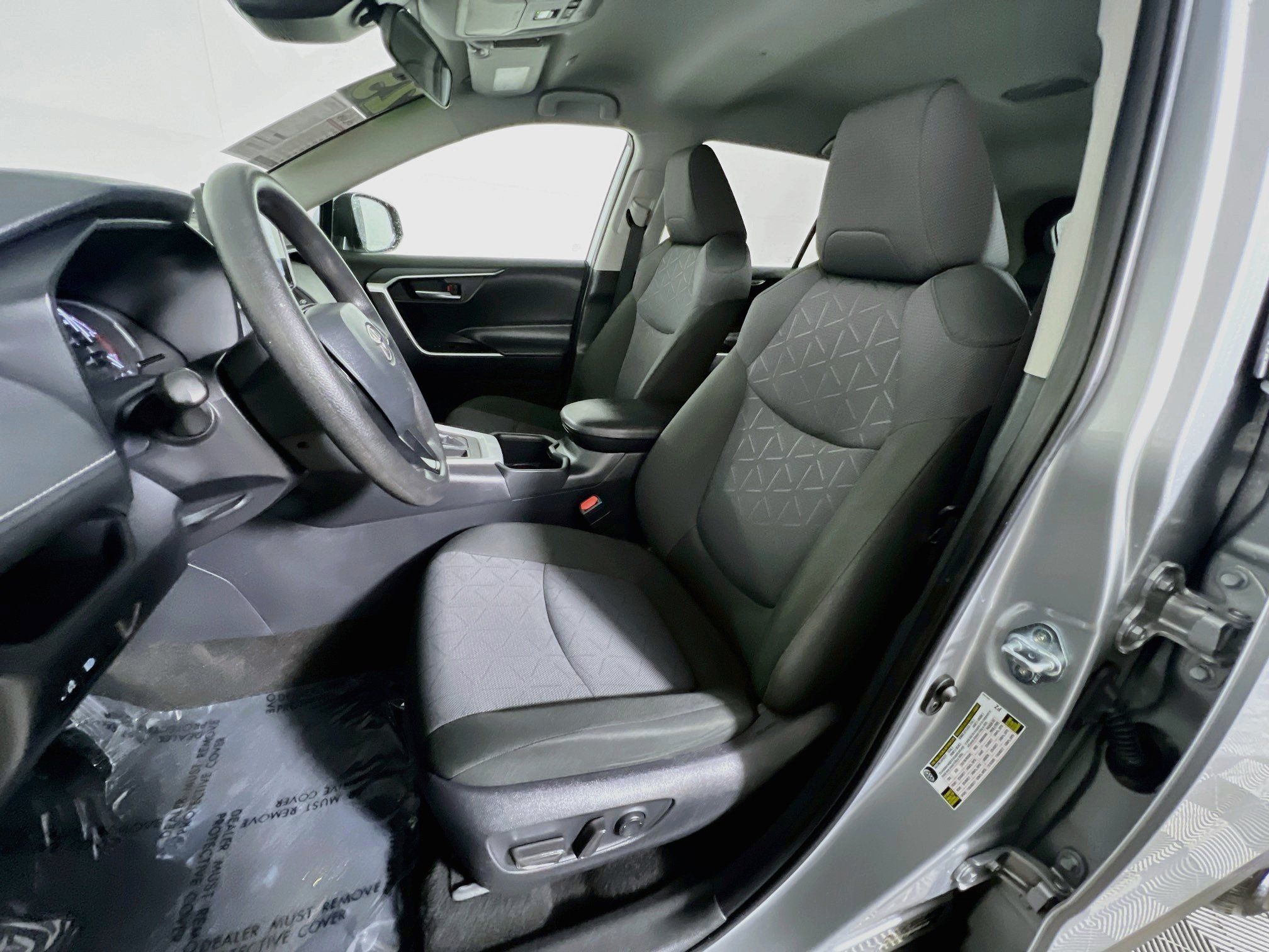 Used 2025 Toyota RAV4 XLE FWD image 15