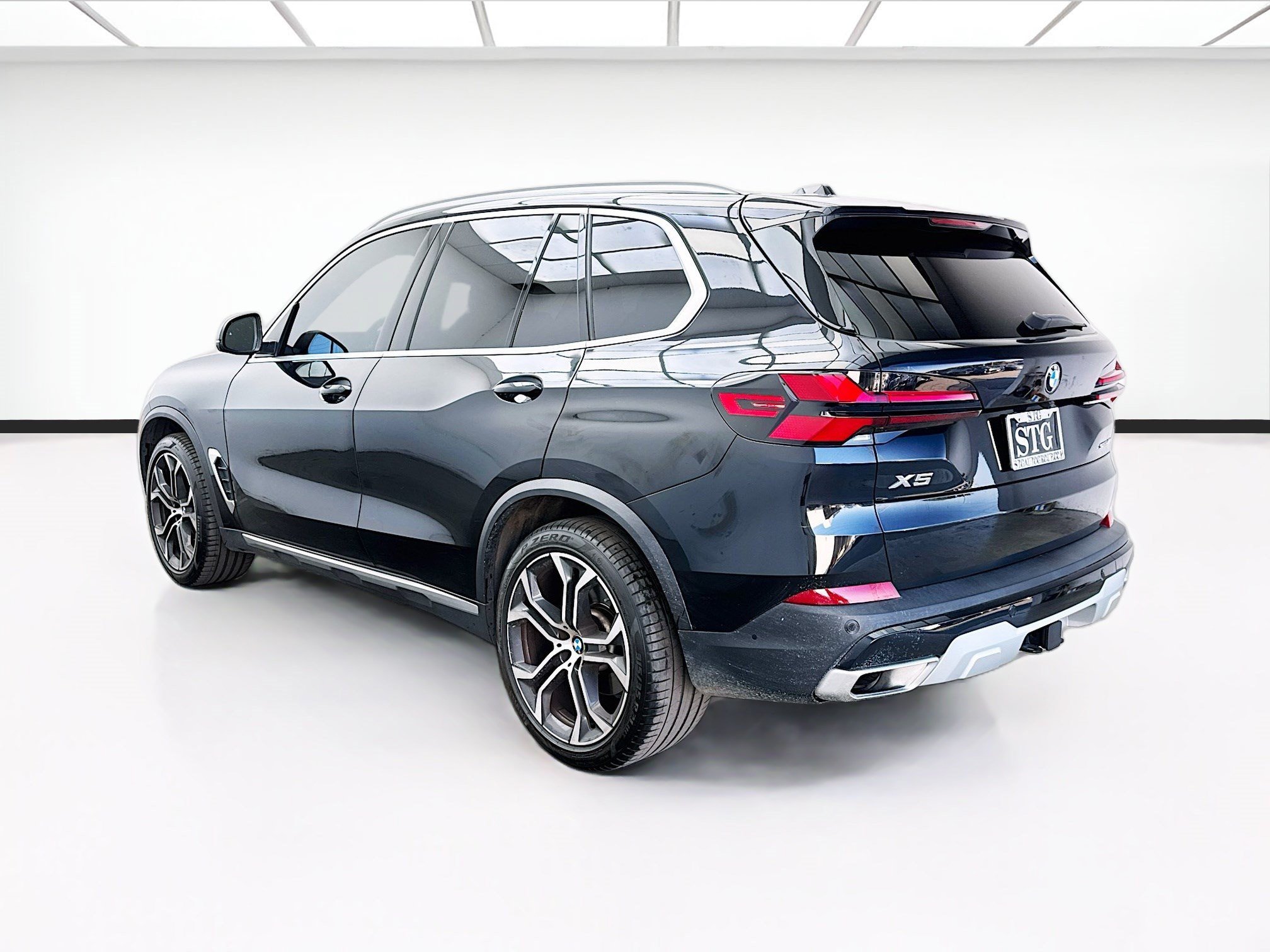 Used 2024 BMW X5 sDrive40i w/ Parking Assistance Package RWD image 6