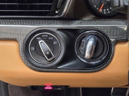 Used 2019 Porsche 911 Carrera RWD image 39