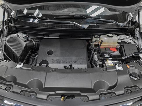 Used 2023 Chevrolet Traverse LT w/ Rear Camera Mirror Package image 11