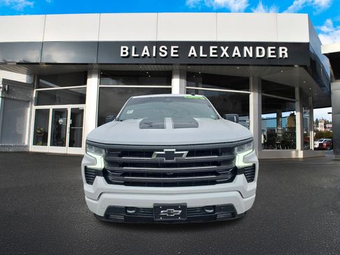 Used 2023 Chevrolet Silverado 1500 High Country w/ High Country Premium Package AWD/4WD image 9