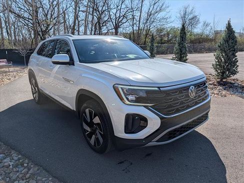 Used 2025 Volkswagen Atlas Cross Sport SEL image 7