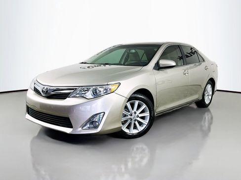 Used 2013 Toyota Camry XLE FWD image 3