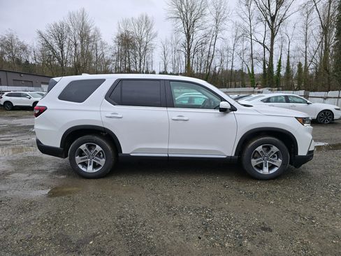 New 2025 Honda Pilot EX-L image 2