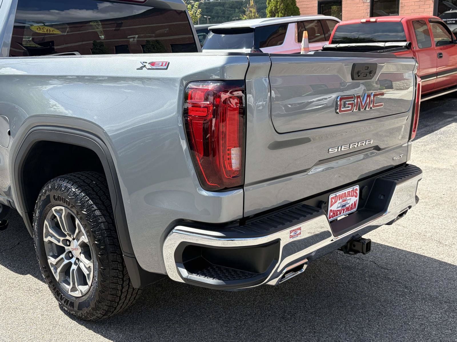 Used 2026 GMC Sierra 1500 SLT w/ X31 Off-Road Package AWD/4WD image 30