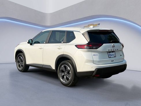 Used 2024 Nissan Rogue SV FWD image 3