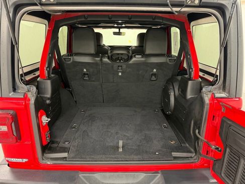 Used 2019 Jeep Wrangler Unlimited Sahara w/ Dual Top Group AWD/4WD image 5