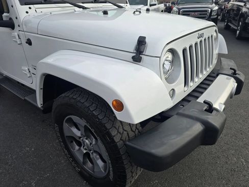 Used 2018 Jeep Wrangler Unlimited Sahara w/ Connectivity Group AWD/4WD image 27