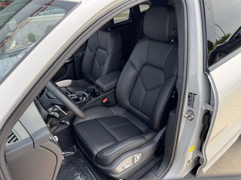 New 2025 Porsche Macan image 5