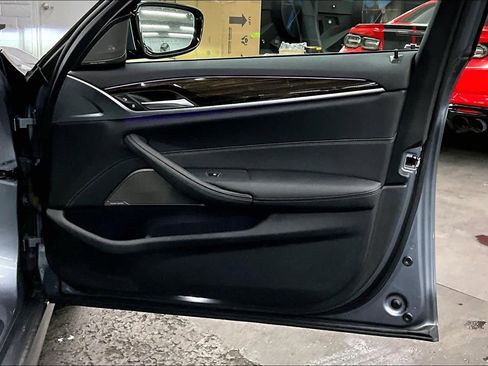 Used 2022 BMW 530e w/ Premium Package image 22