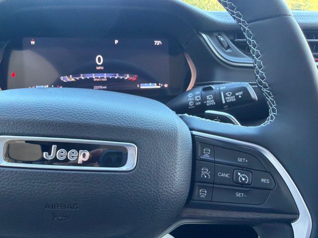 Used 2023 Jeep Grand Cherokee Limited w/ Black Appearance Package AWD/4WD image 25