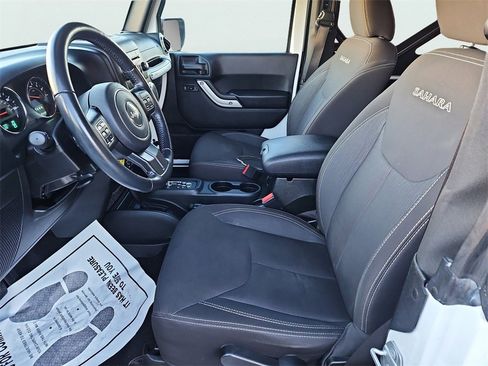 Used 2017 Jeep Wrangler Sahara w/ Connectivity Group image 27
