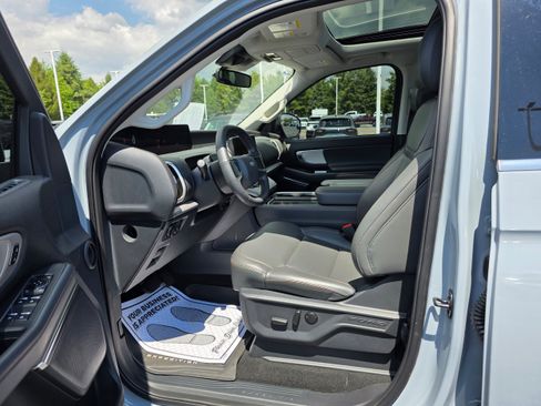Used 2025 Ford Expedition Active AWD/4WD image 20
