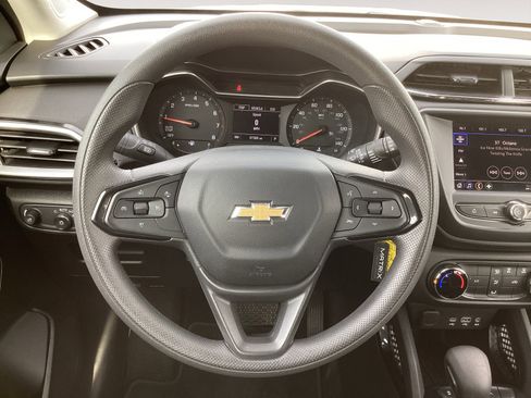 Used 2023 Chevrolet TrailBlazer LS image 17