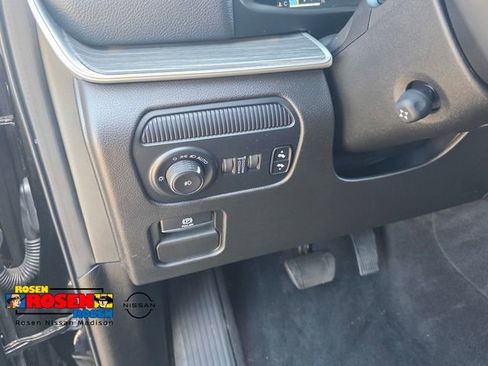 Used 2024 Jeep Wagoneer L Series II w/ Flexible Seating Group AWD/4WD image 12