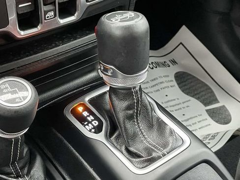 Used 2018 Jeep Wrangler Unlimited Sahara AWD/4WD image 30