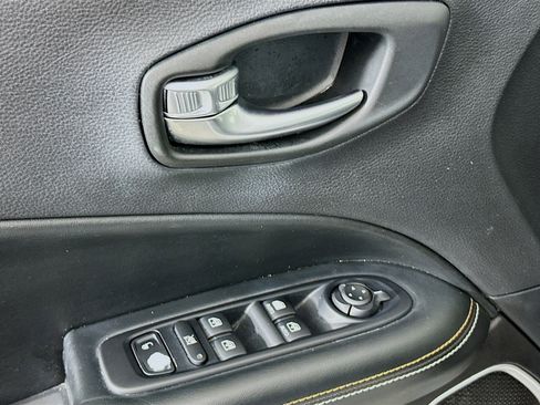 Used 2019 Jeep Compass Latitude w/ Popular Equipment Group image 15