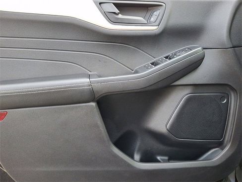 Used 2022 Ford Escape SE w/ SE Sport Appearance Package image 13