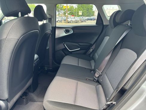 Used 2025 Kia Soul LX w/ LX Technology Package FWD image 17