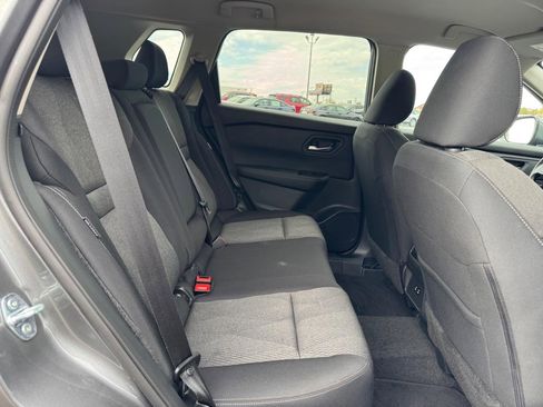 Used 2024 Nissan Rogue SV image 10