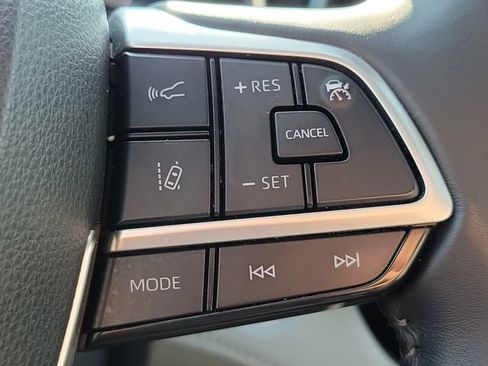 Used 2024 Toyota Highlander XLE AWD/4WD image 26